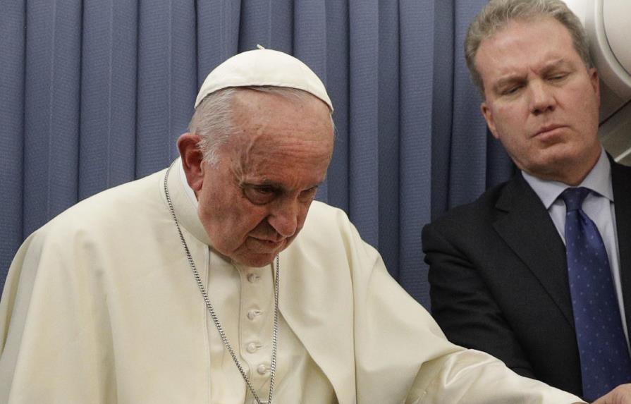 El Papa pide perdón por líderes de la iglesia que “guardaron silencio” sobre los abusos