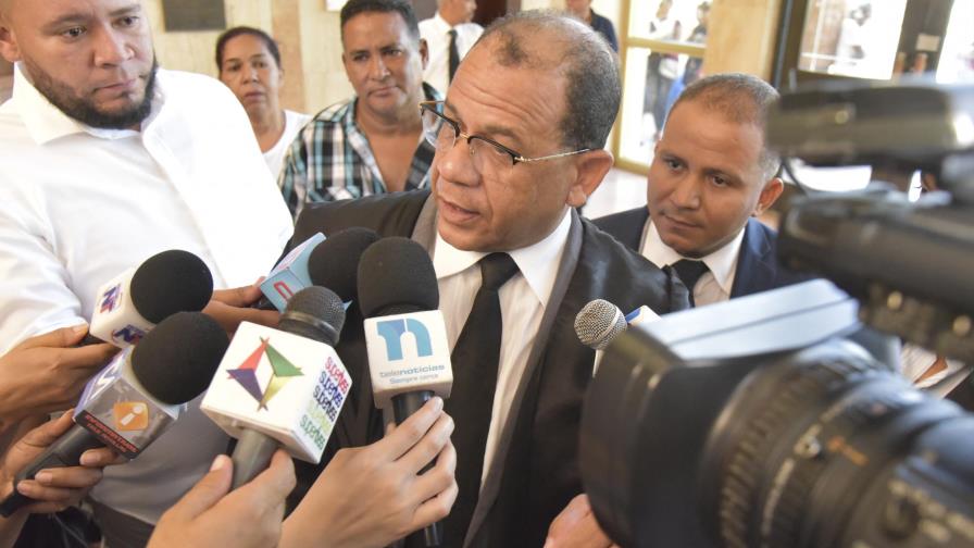 Aplazan medida de coerción contra pintor acusado de agredir hija del propietario de transporte Espinal