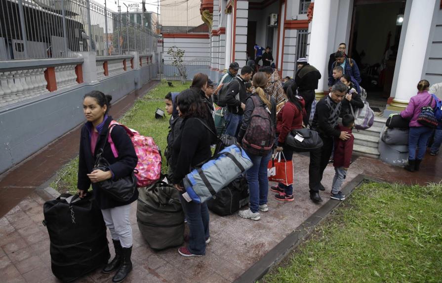 Un centenar de venezolanos regresa de Perú en avión enviado por Maduro