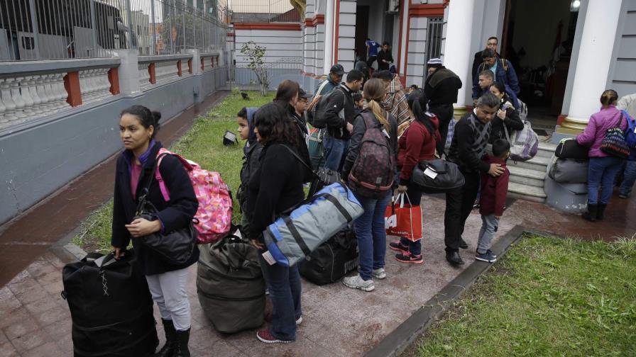 Un centenar de venezolanos regresa de Perú en avión enviado por Maduro