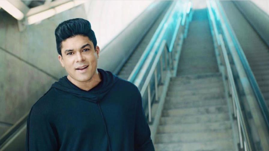 VIDEO: La estrepitosa caída de Jerry Rivera durante concierto que lo llevó al hospital 