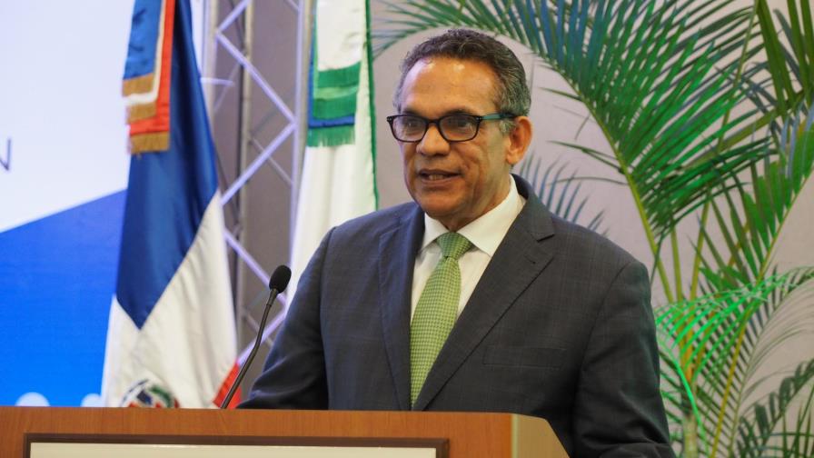 Ministro Administración Pública afirma disminuyen “indelicadezas”