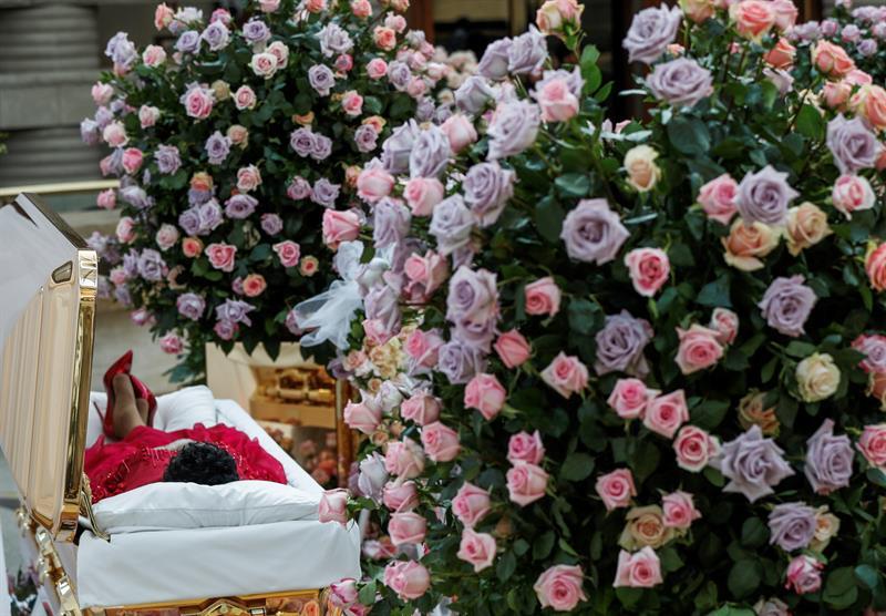 Miles de personas rinden tributo póstumo a Aretha Franklin en Detroit