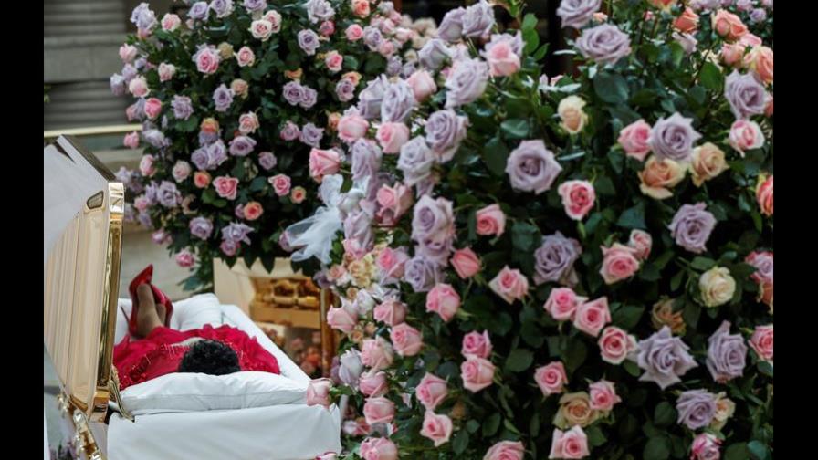 Miles de personas rinden tributo póstumo a Aretha Franklin en Detroit