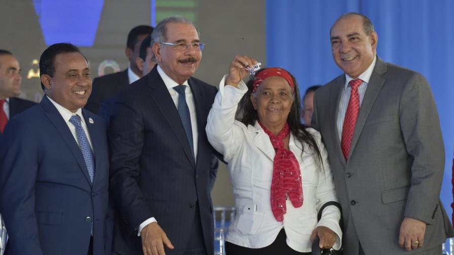 Presidente Danilo Medina entrega varias obras en la provincia Espaillat Presidente Danilo Medina entrega varias obras en la provincia Espaillat