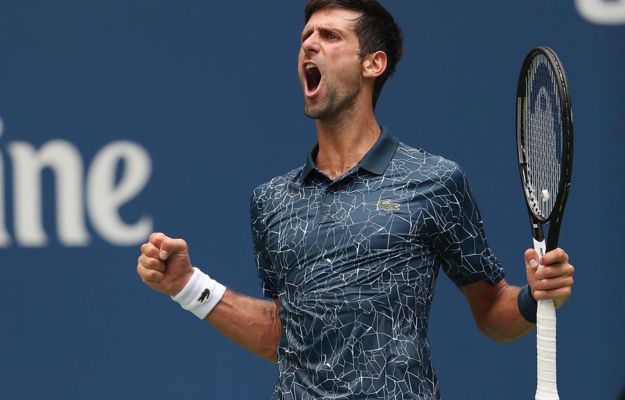 Novak Djokovic, “en modo supervivencia”, pasa a segunda ronda del Abierto de Estados Unidos