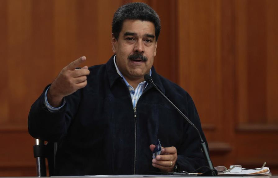 Maduro pide a migrantes que dejen de lavar retretes “y vengan”