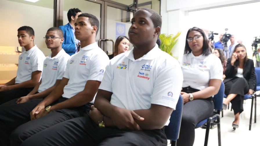 Estudiantes meritorios participaran en programa de tecnología Estudiantes meritorios participaran en programa de tecnología