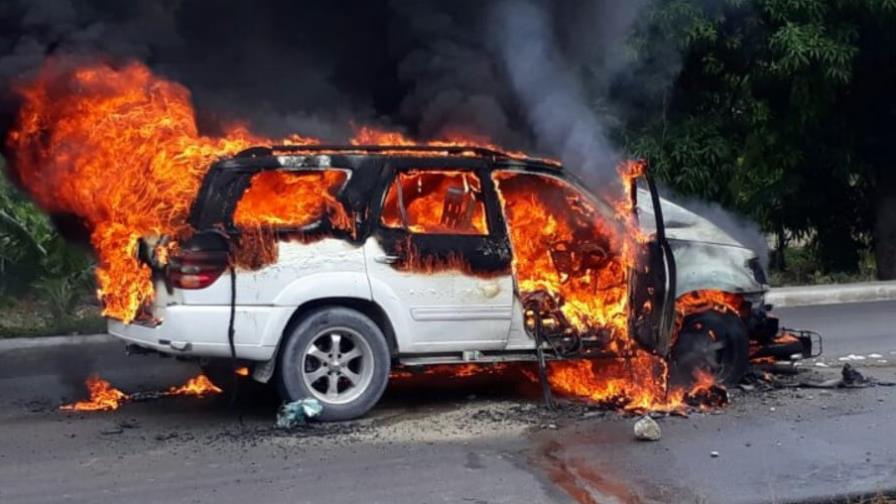 Dos muertos en un choque en la carretera Azua-Barahona 