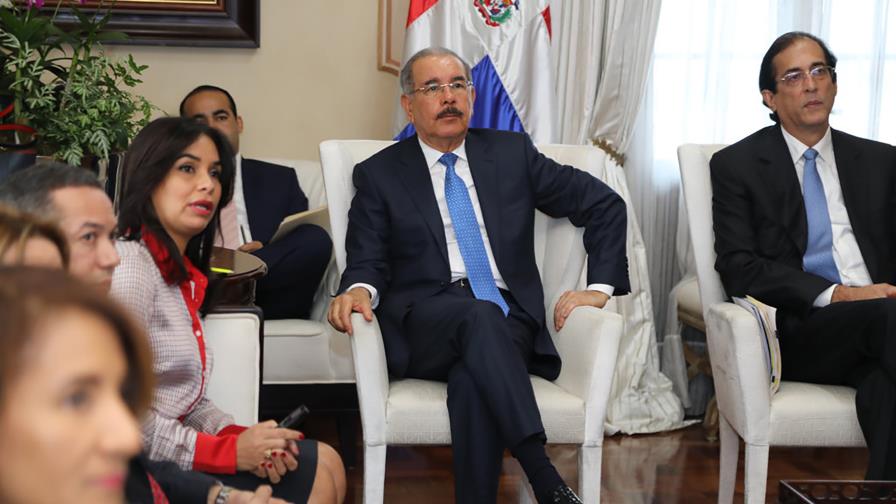 El presidente analiza acciones para eliminar chatarras