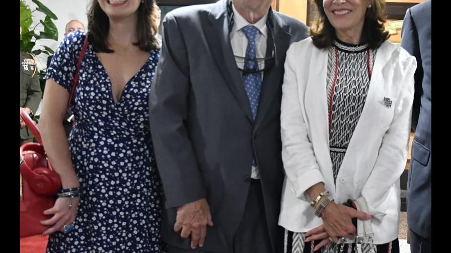 Embajadora Bernstein dice viene “a trabajar muy de cerca para mejorar la educación y el comercio bilateral” Embajadora Bernstein dice viene “a trabajar muy de cerca para mejorar la educación y el comercio bilateral”