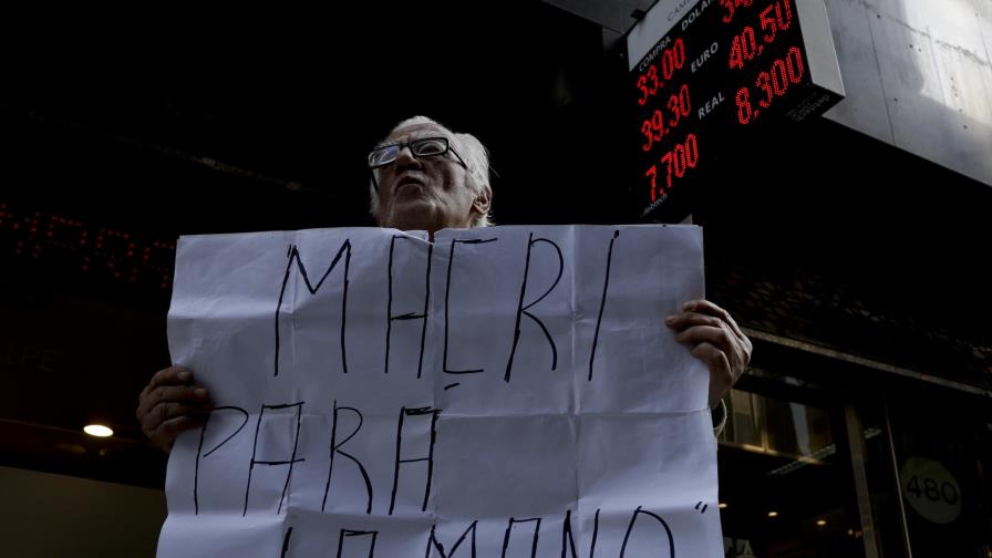 Peso argentino cae en medio de creciente desconfianza