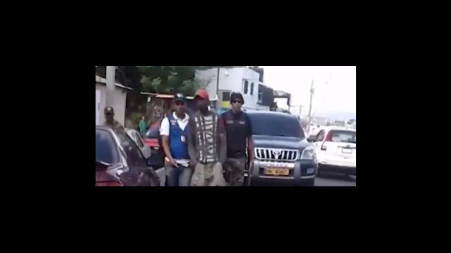 Abel Martínez muestra video de operativos de detención de haitianos para deportarlos