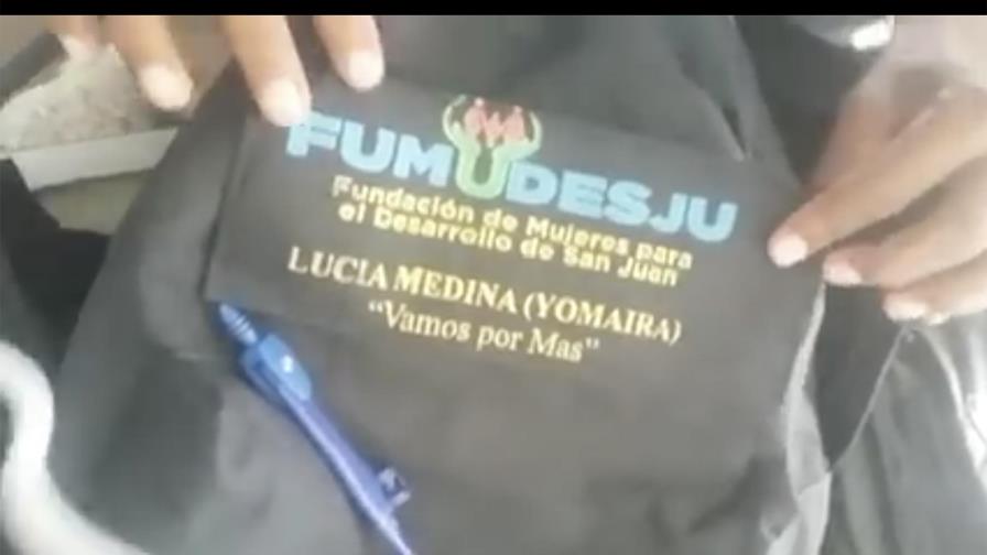 Critican a Lucía Medina por poner su nombre en mochilas de Educación