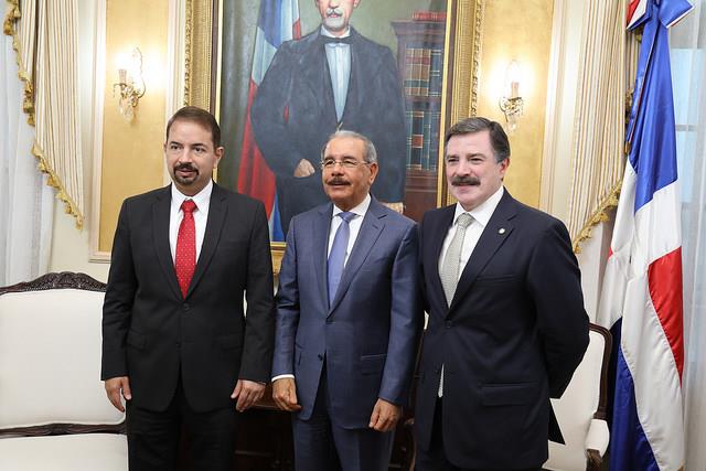 Danilo Medina recibe al nuevo presidente de la telefónica Claro