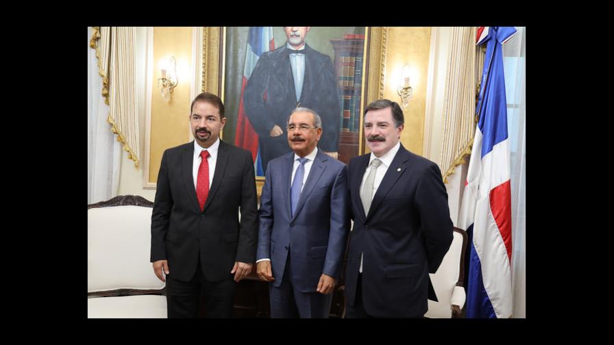 Danilo Medina recibe al nuevo presidente de la telefónica Claro Danilo Medina recibe al nuevo presidente de la telefónica Claro