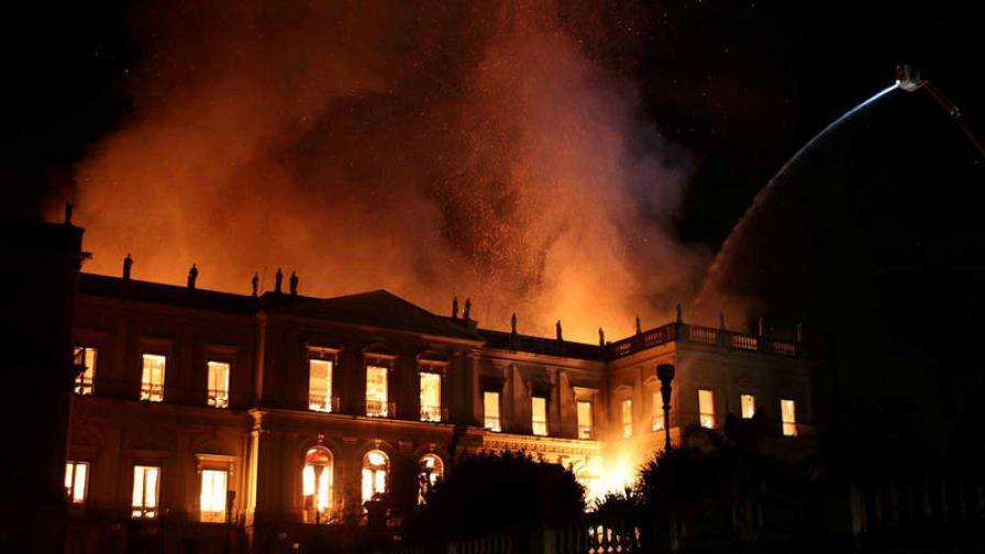Un incendio consume el Museo Nacional de Río de Janeiro