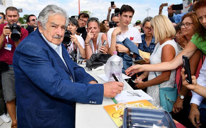 Mujica, una estrella en Venecia que no abandona su compromiso político