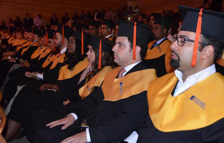 IGLOBAL inviste nuevos egresados de maestrías en VII Graduación Ordinaria