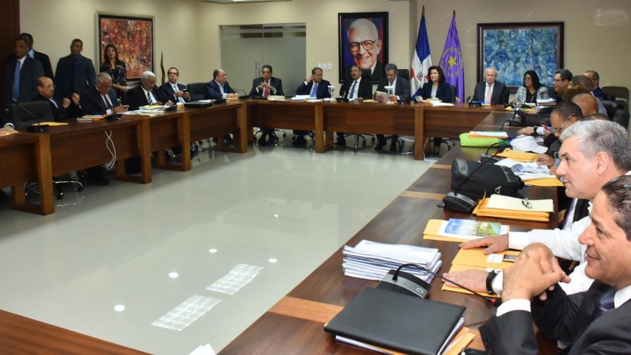 Suspensión de reunión del Comité Político generó ronchas en el PLD