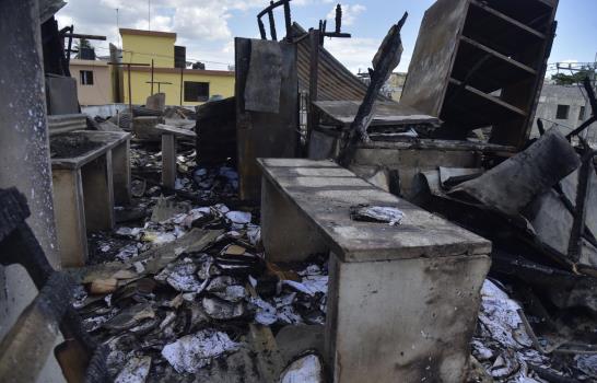 Fuego afectó áreas de hospital Juan XXIII  en Santiago