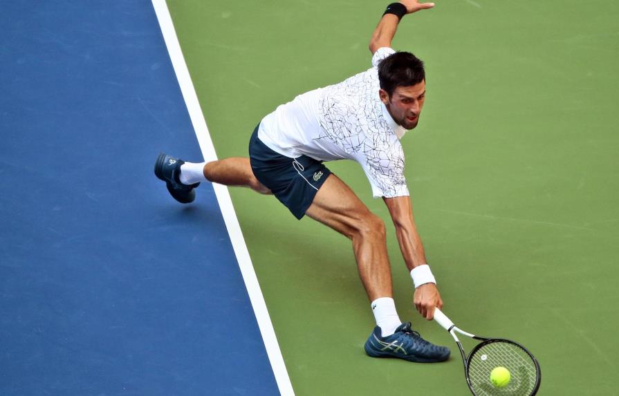 Djokovic sobrevive a calor en US Open; Sharapova eliminada