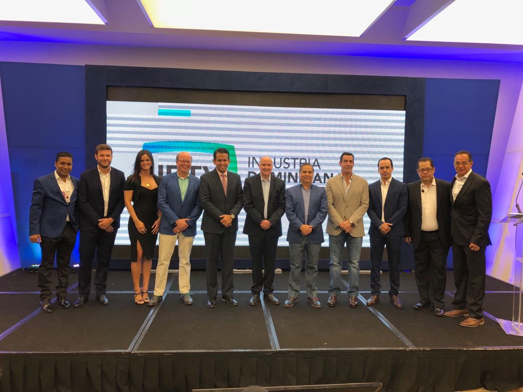 Expositores y representantes de los canales de televisión dejan inaugurado el seminario