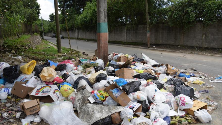 Tras salida de recolectora SDN luce con mucha basura Tras salida de recolectora SDN luce con mucha basura