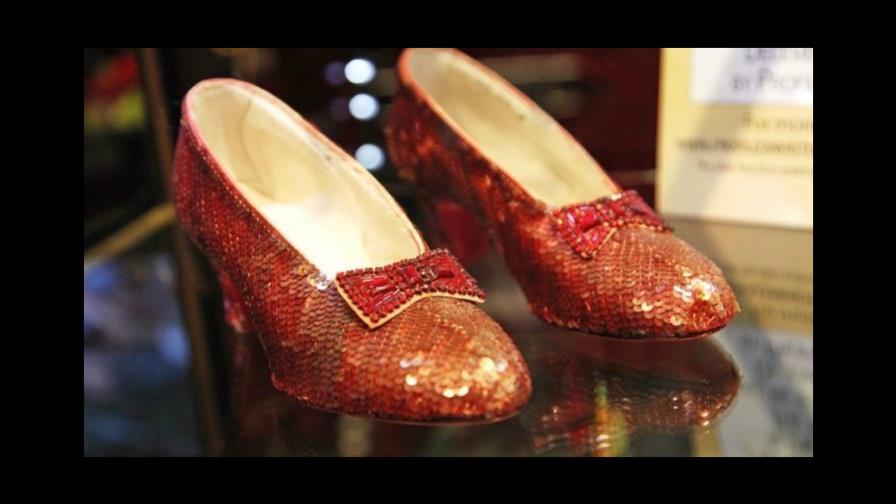 Zapatos de rubí de “El mago de Oz” encontrados 13 años después de su robo