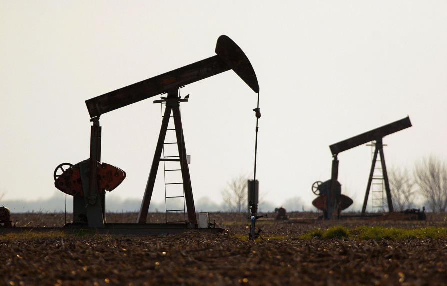 El petróleo de Texas sube un 0.10 % y cierra en 69.87 dólares