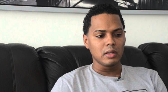 VIDEO: Alofokemusic denuncia que tirotearon cabina de radio donde estaba; dice querían matarlo
