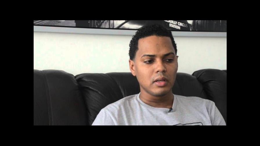 VIDEO: Alofokemusic denuncia que tirotearon cabina de radio donde estaba; dice querían matarlo