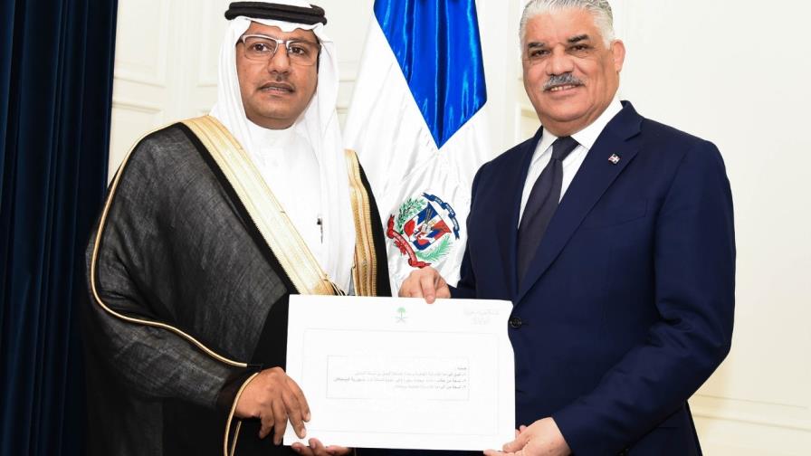 Canciller recibe copias de estilo de embajadores de Arabia Saudita y Nigeria