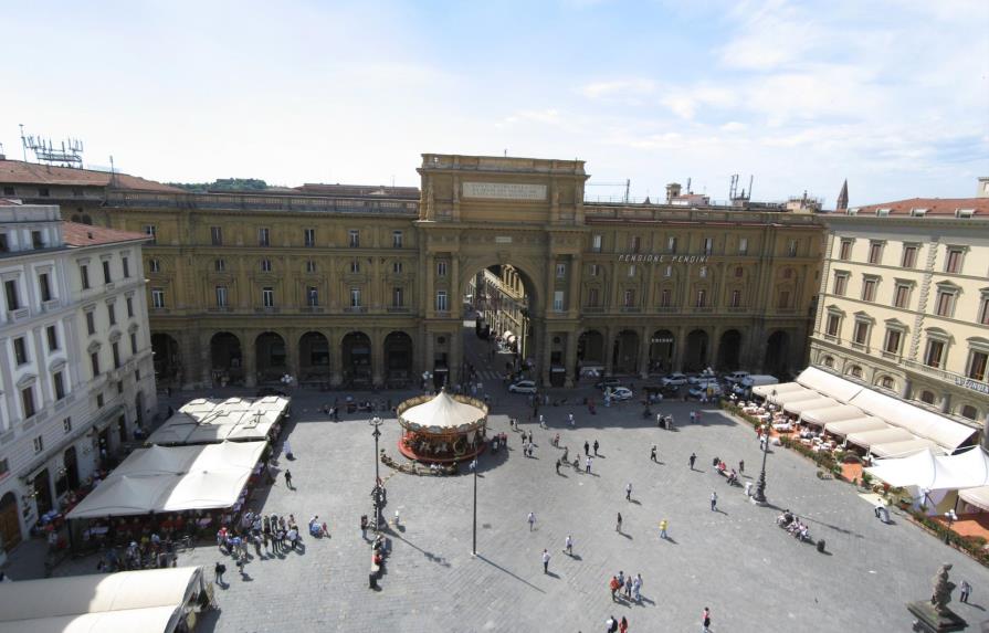 Florencia multará a turistas que coman en la calle