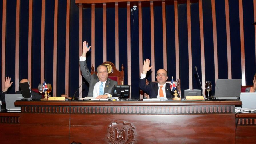 Senado aprueba en primera lectura proyecto ley de Símbolos Patrios Senado aprueba en primera lectura proyecto ley de Símbolos Patrios
