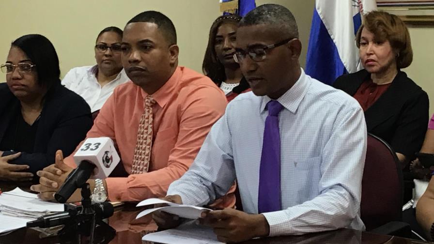 Profesores denuncian situaciones críticas en escuelas del Gran Santo Domingo Profesores denuncian situaciones críticas en escuelas del Gran Santo Domingo