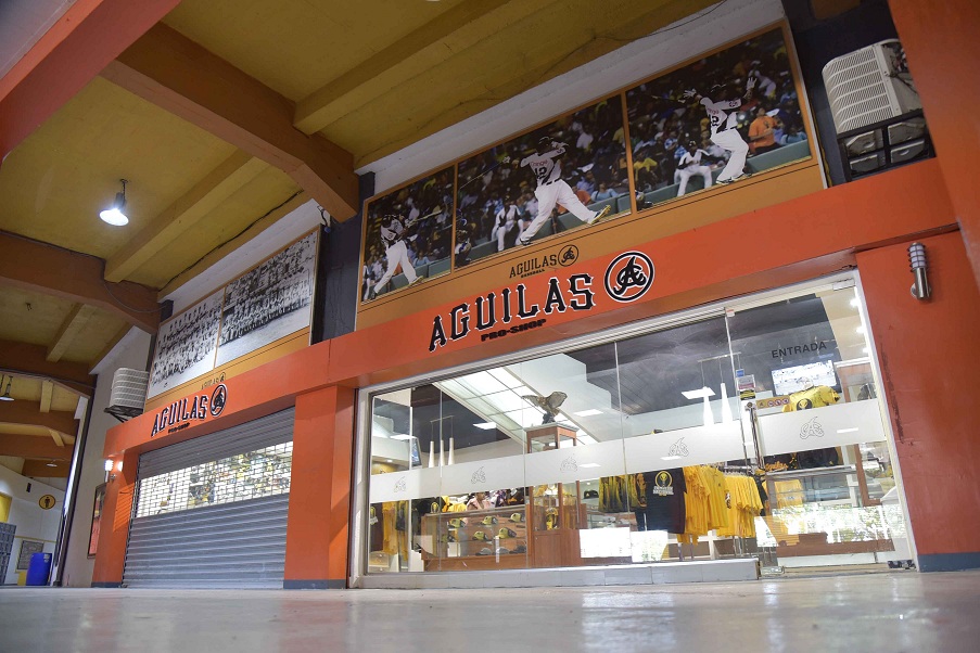 La tienda de las Águilas Cibaeñas dentro del estadio Cibao.