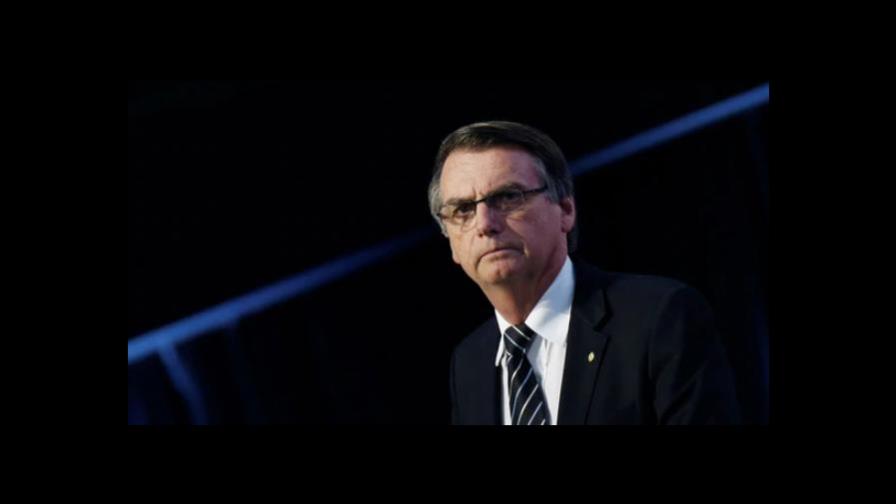 Apuñalan al candidato presidencial de Brasil Jair Bolsonaro durante acto de campaña