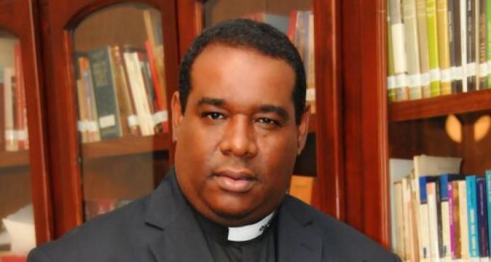 Rector de la universidad Católica  pide fortalecer ARS Senasa