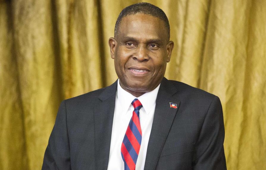 El designado nuevo primer ministro de Haití anuncia su gabinete