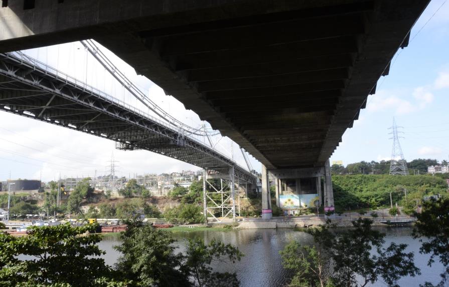 “Cada 15 días alguien se lanza de un puente de Santo Domingo Este” 