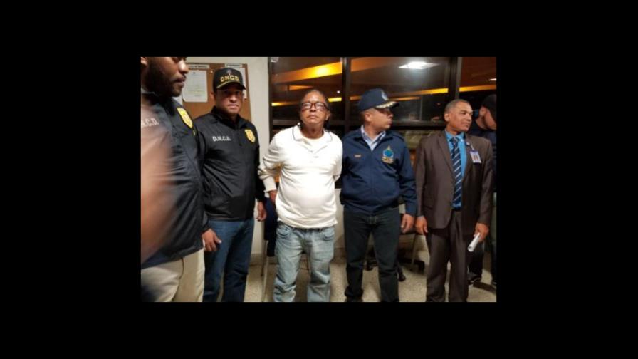 Llega al país hombre extraditado por EEUU acusado de descuartizar a su mujer