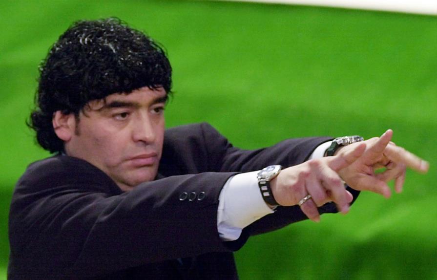 Antes de llegar a México, Maradona manda mensaje a AMLO