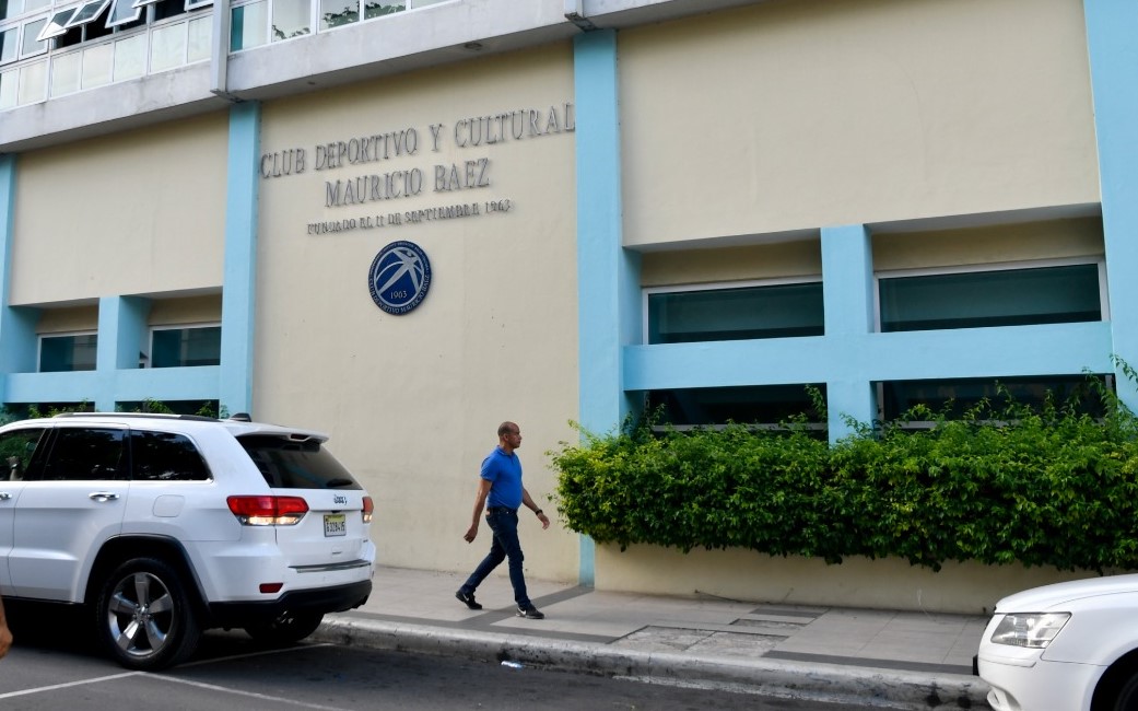 Vista frontal del club Mauricio Báez, que está en la celebración de su Semana Aniversario por sus 55 años de fundación.