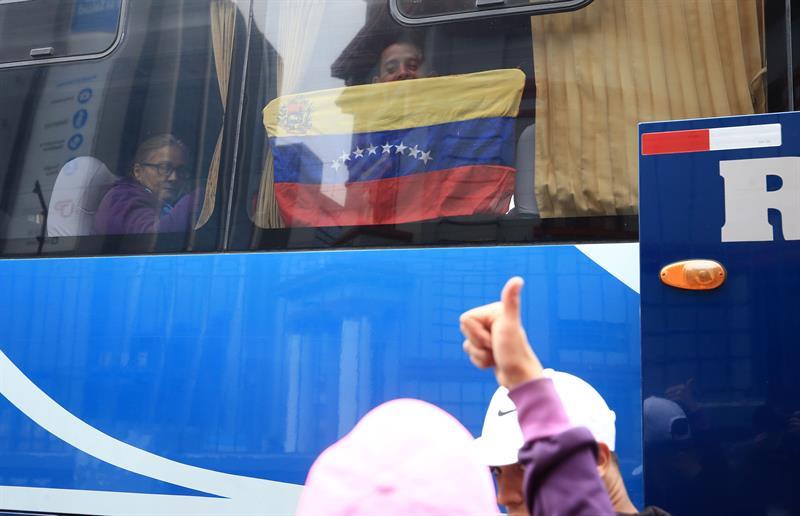 Regresan a Venezuela desde Perú 90 personas en avión enviado por Maduro