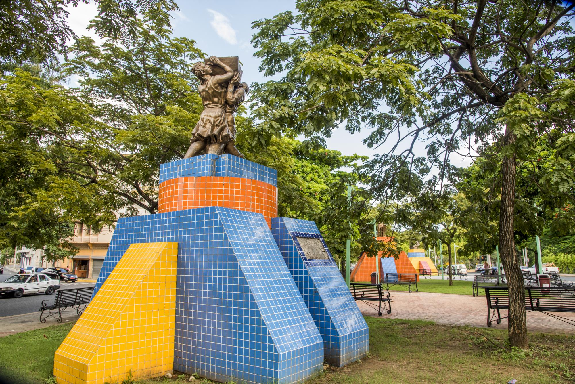 Plazoleta entre Leopoldo Navarro y José Martí.