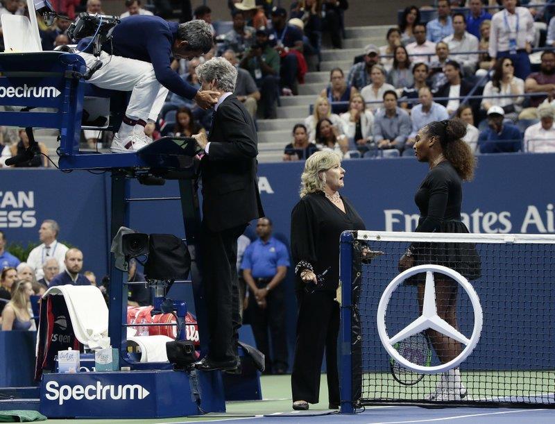 Serena Williams sancionada con 17,000 dólares por conducta en el Abierto de Estados Unidos