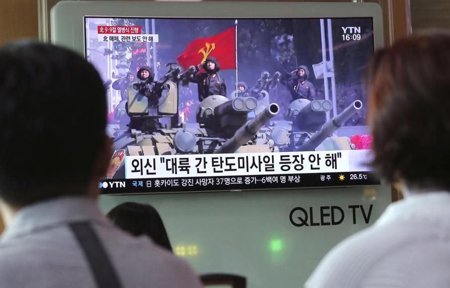 Corea del Norte celebra desfile militar sin misiles balísticos intercontinentales
