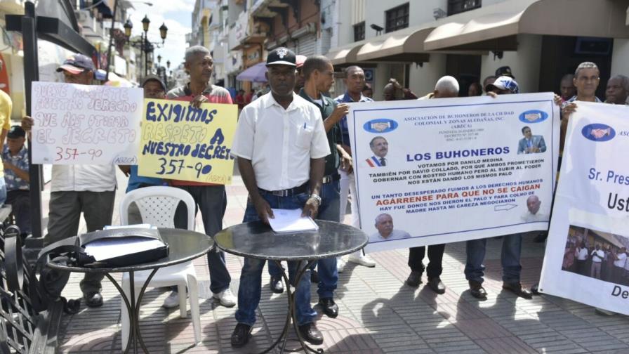 La Asociación de Buhoneros de la Ciudad Colonial denuncia desalojo La Asociación de Buhoneros de la Ciudad Colonial denuncia desalojo