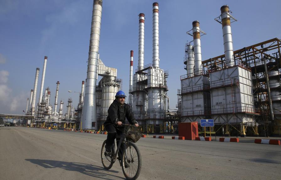 Petróleo cierra sin dirección ante riesgo de sanción a Irán